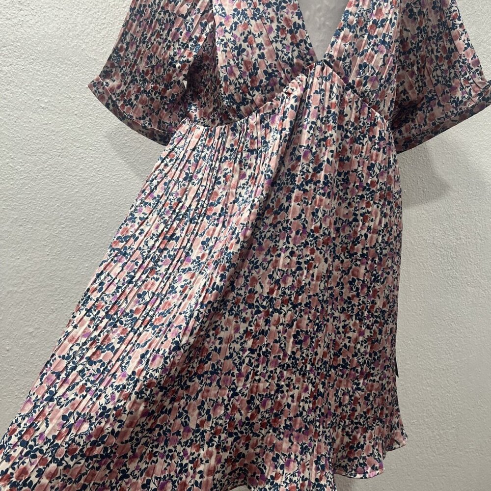 Lulus Womens Dress Floral Purple Pink‎ White Tie Back Accordian V-neck XL NEWT - Picture 3 of 16